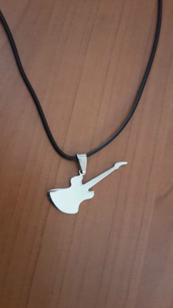 Collanina - Chitarra stilizzata € 10,00